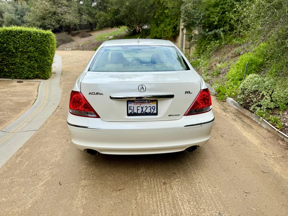2005 Acura RL 2nd Gen - Image 18 of 31
