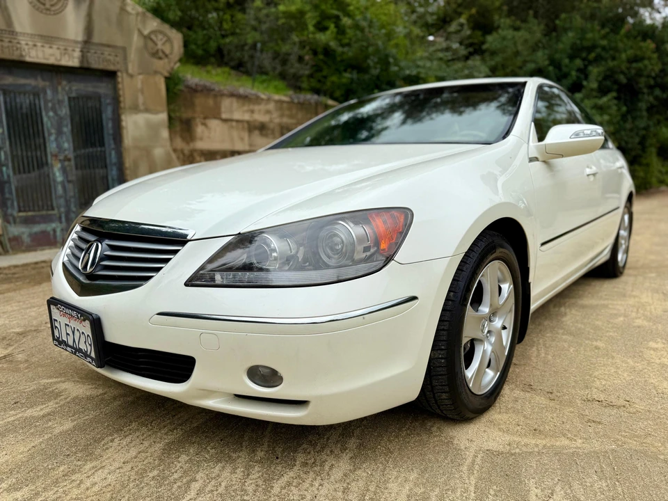 2005 Acura RL 2nd Gen - Image 14 of 31