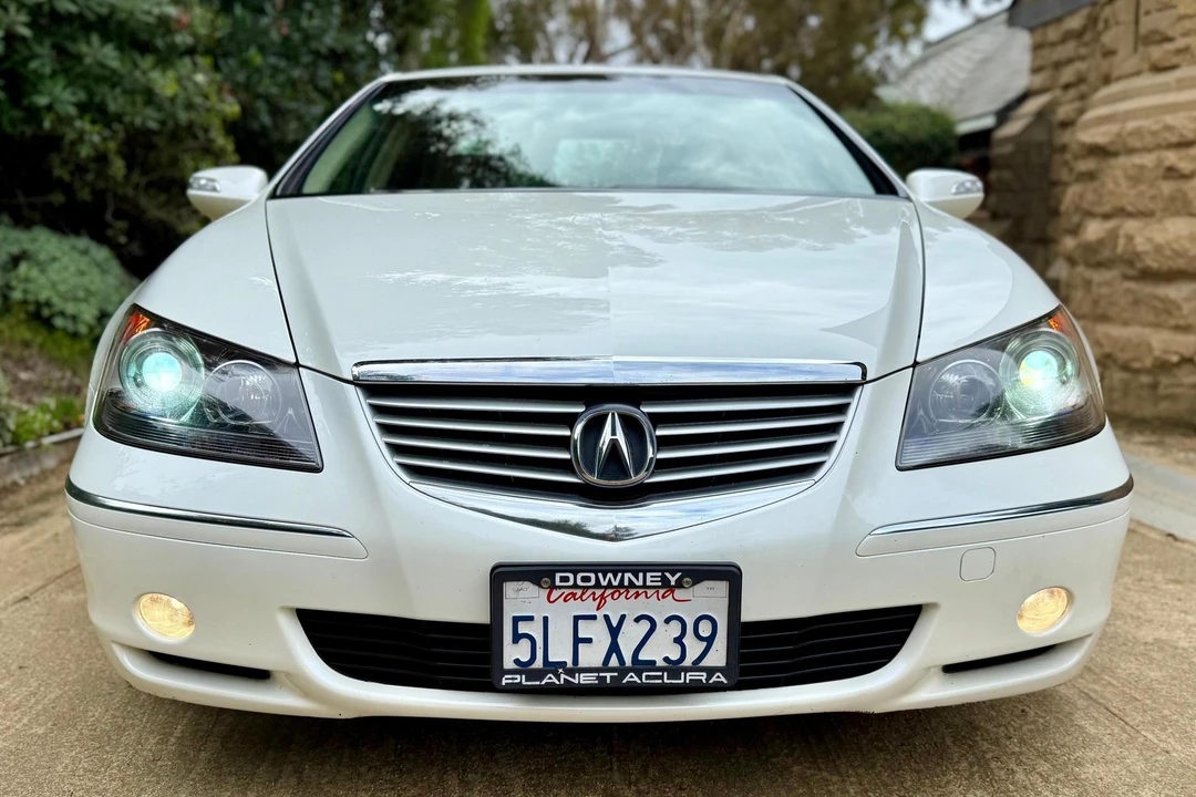 2005 Acura RL 2nd Gen - Image 2 of 31