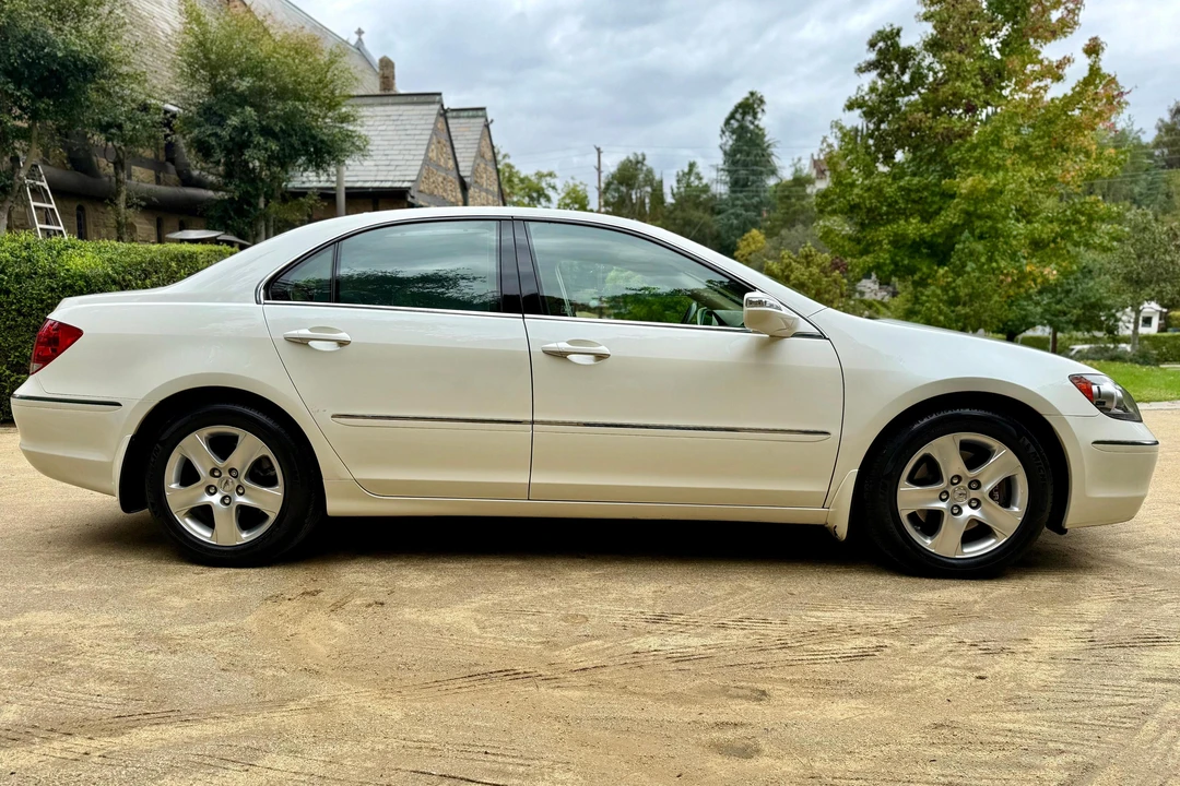 2005 Acura RL 2nd Gen - Image 3 of 31