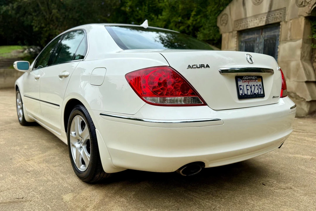 2005 Acura RL 2nd Gen - Image 4 of 31