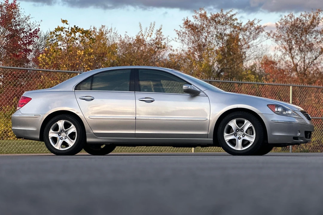 2005 Acura RL 2nd Gen - Image 3 of 31