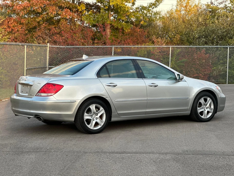 2005 Acura RL 2nd Gen - Image 16 of 31