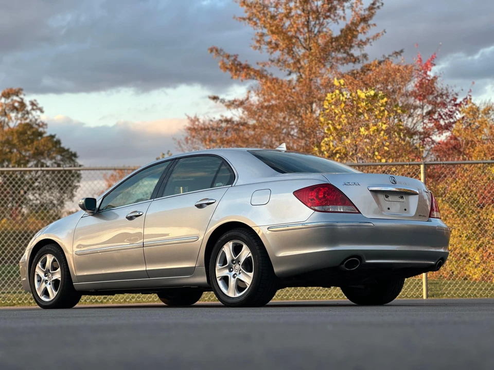2005 Acura RL 2nd Gen - Image 8 of 31