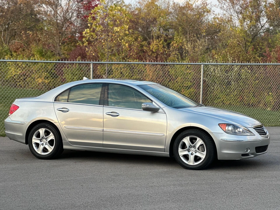 2005 Acura RL 2nd Gen - Image 21 of 31