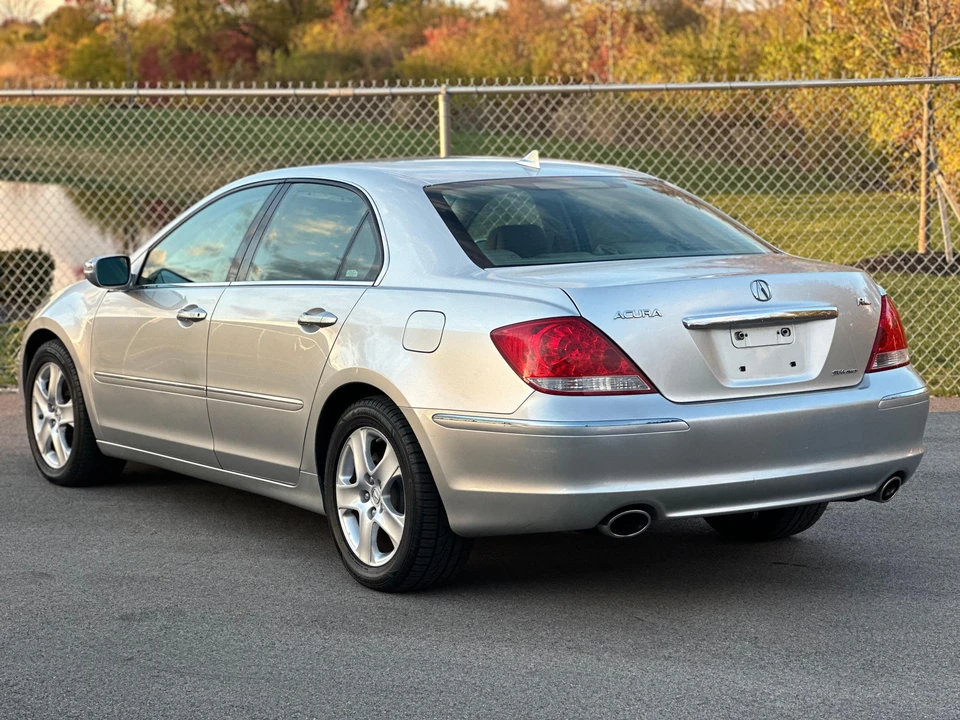 2005 Acura RL 2nd Gen - Image 10 of 31
