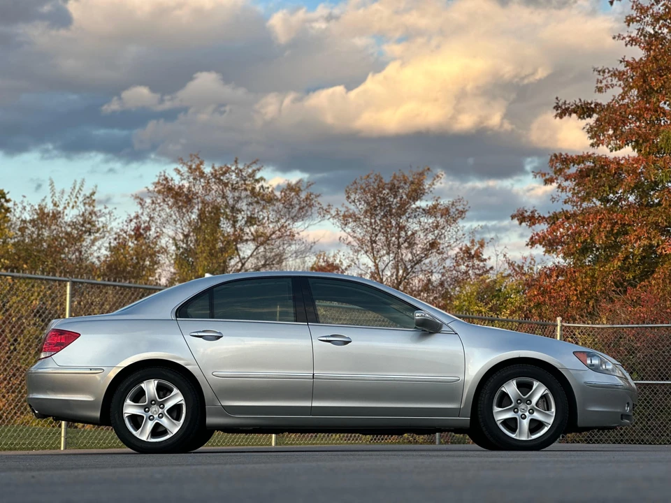 2005 Acura RL 2nd Gen - Image 18 of 31