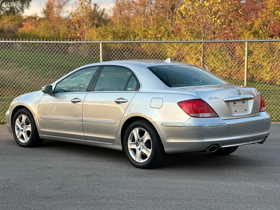 2005 Acura RL 2nd Gen - Image 9 of 31
