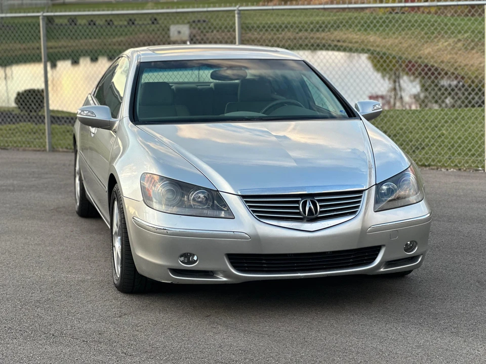 2005 Acura RL 2nd Gen - Image 25 of 31