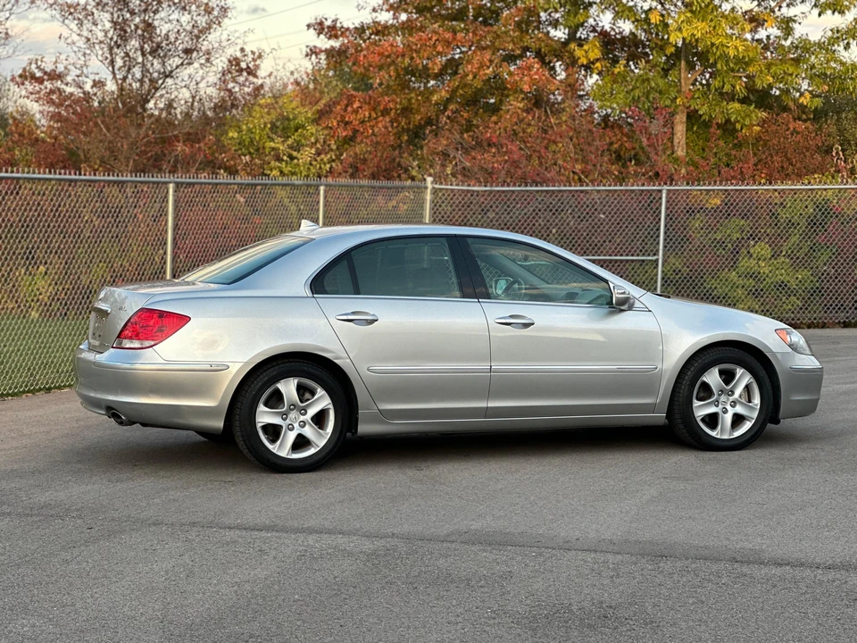 2005 Acura RL 2nd Gen - Image 17 of 31