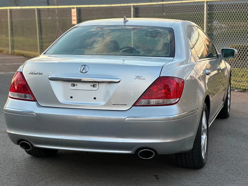 2005 Acura RL 2nd Gen - Image 12 of 31