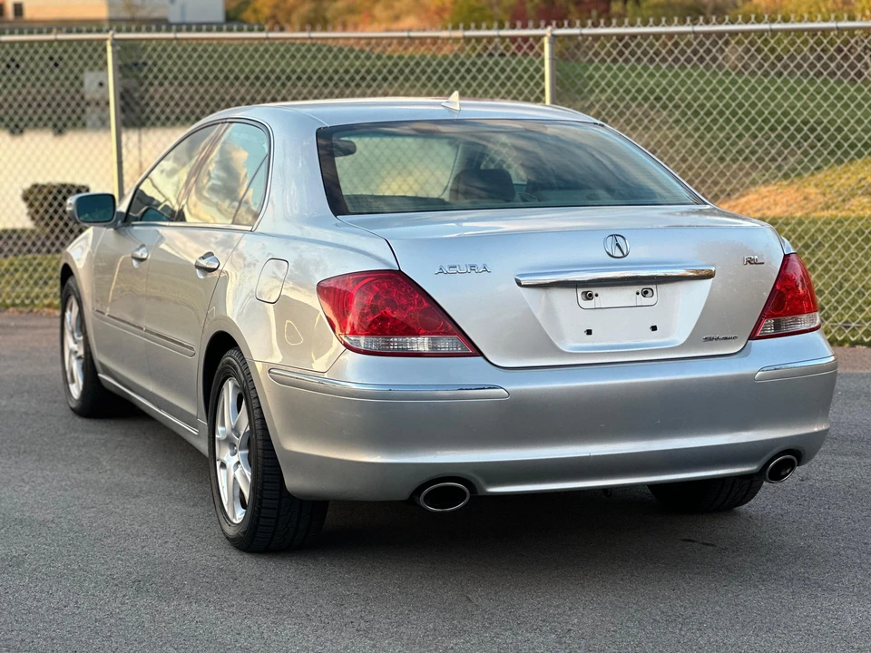 2005 Acura RL 2nd Gen - Image 11 of 31