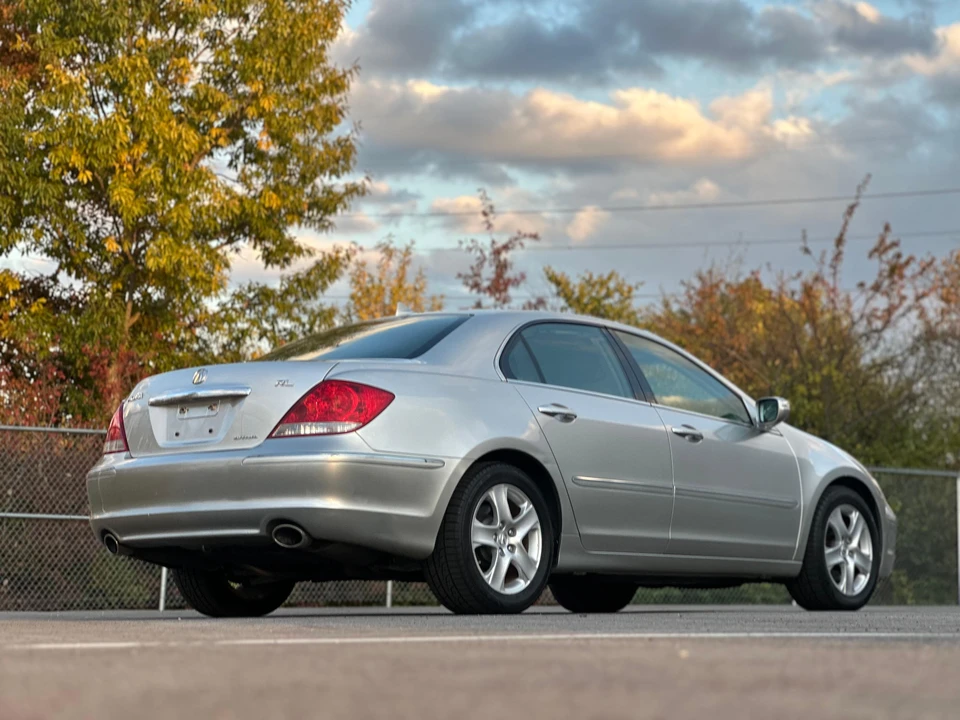 2005 Acura RL 2nd Gen - Image 14 of 31
