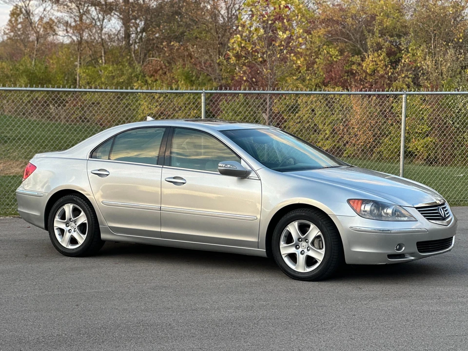 2005 Acura RL 2nd Gen - Image 22 of 31