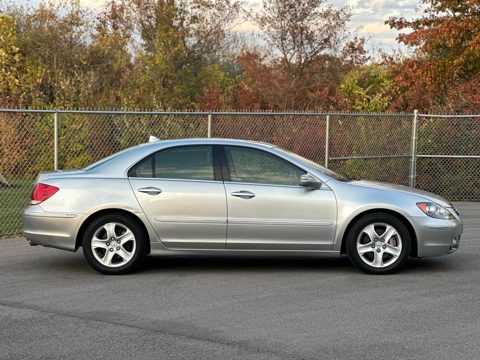 2005 Acura RL 2nd Gen - Image 19 of 31