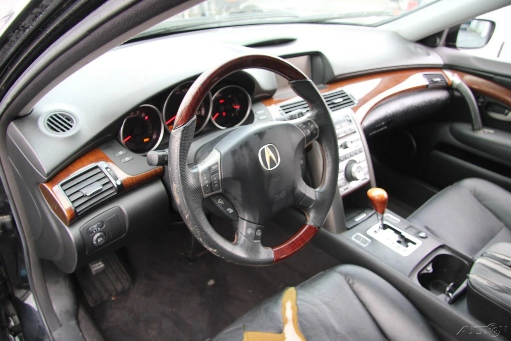 2005 Acura RL 2nd Gen - Image 15 of 21