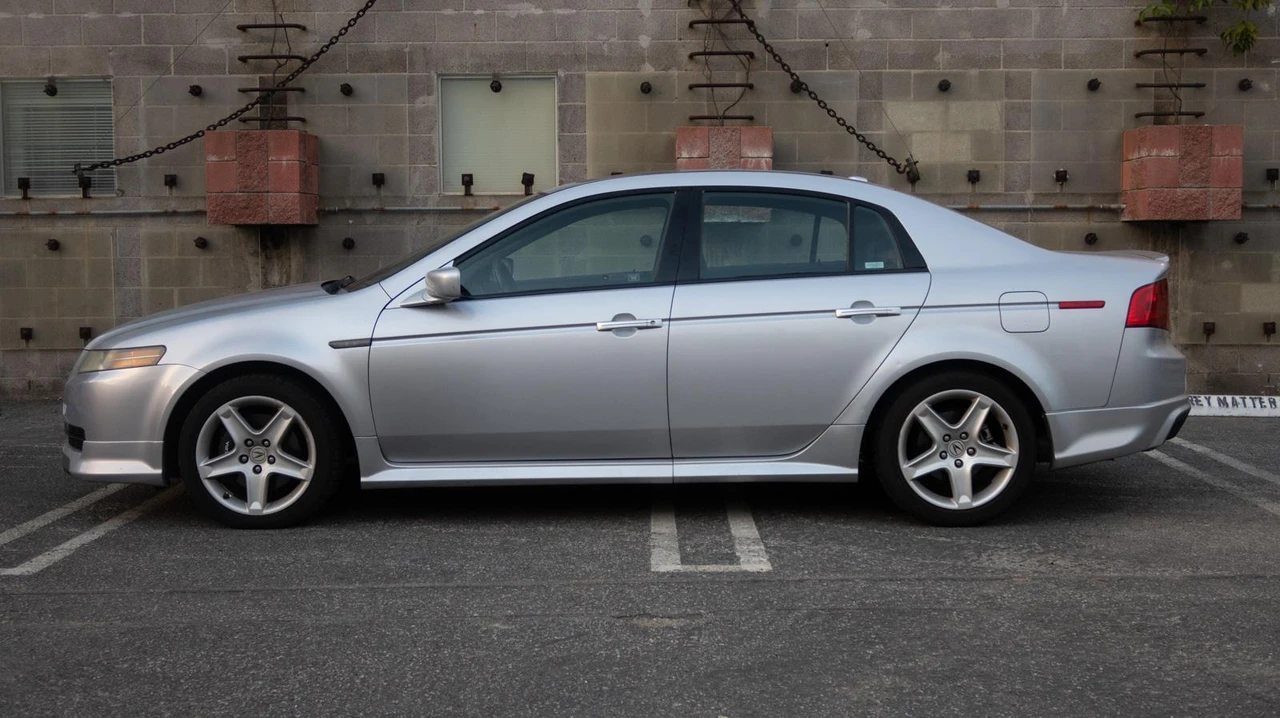 2005 Acura TL 3rd Gen - Image 11 of 31