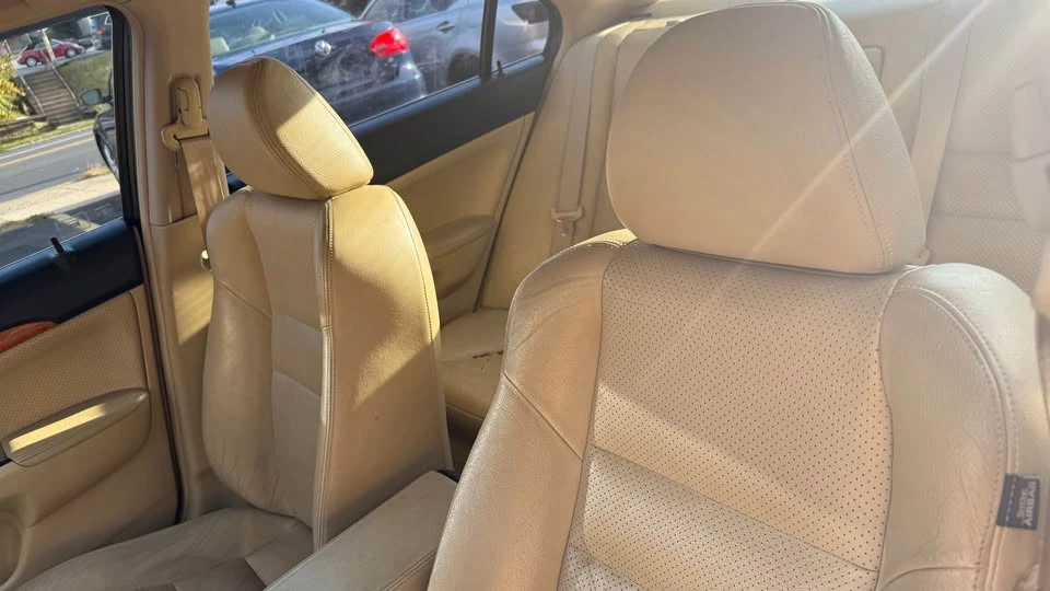 2005 Acura TL - Image 10 of 11