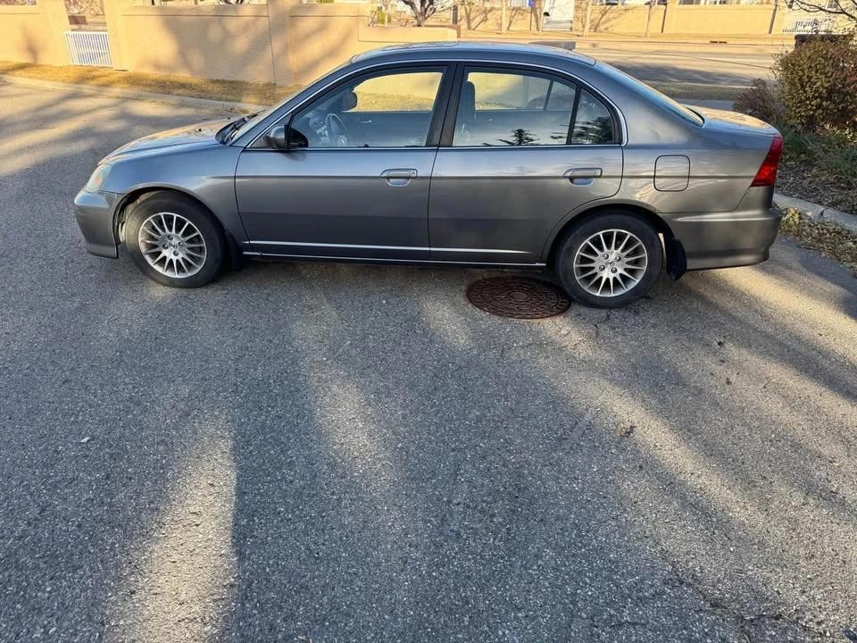 2005 Acura EL - Image 2 of 10