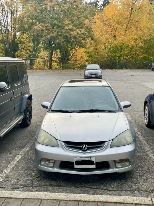 2005 Acura EL - Image 2 of 9
