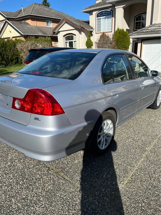 2005 Acura EL - Image 2 of 17