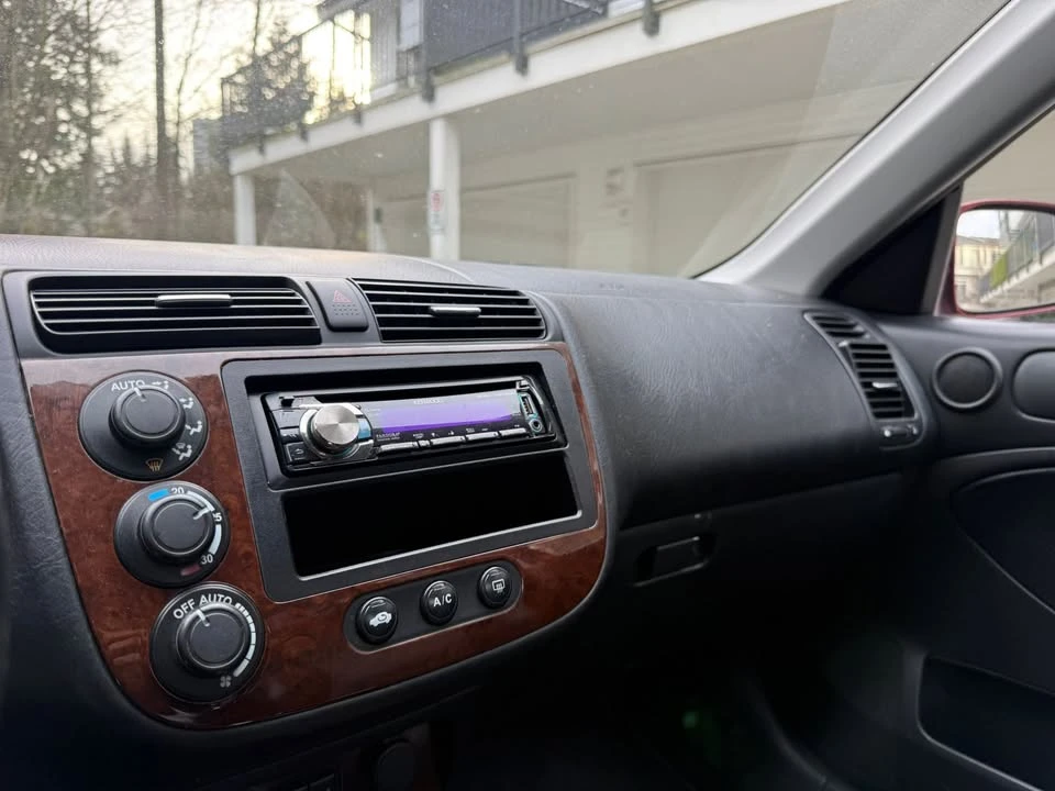 2005 Acura EL - Image 9 of 12