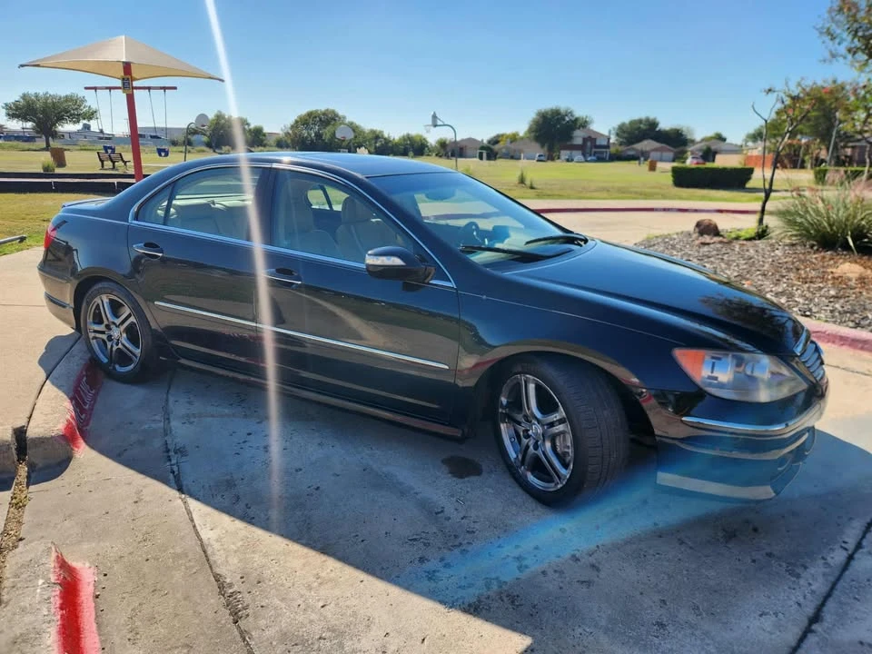 2005 Acura RL 2nd Gen - Image 5 of 17