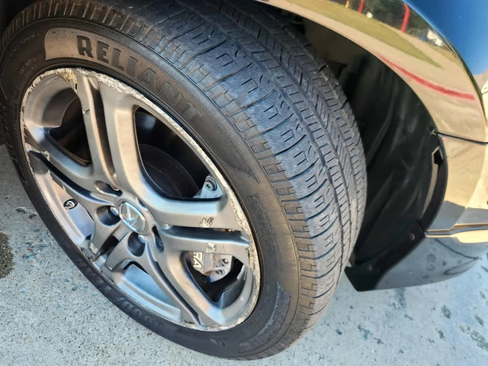 2005 Acura RL 2nd Gen - Image 10 of 17