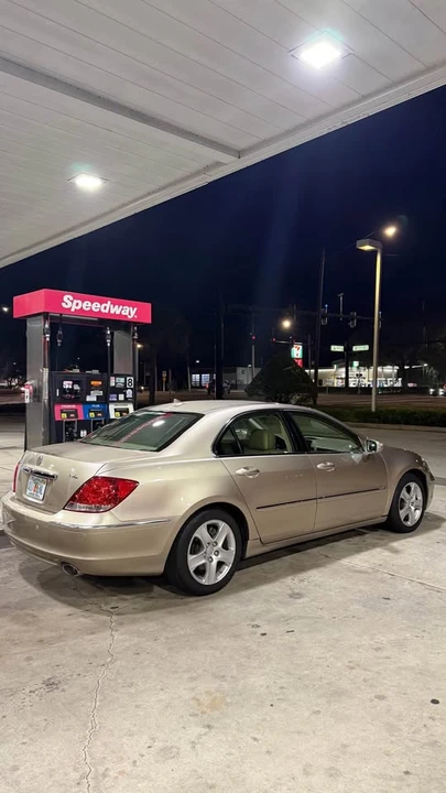 2005 Acura RL 2nd Gen - Image 4 of 15
