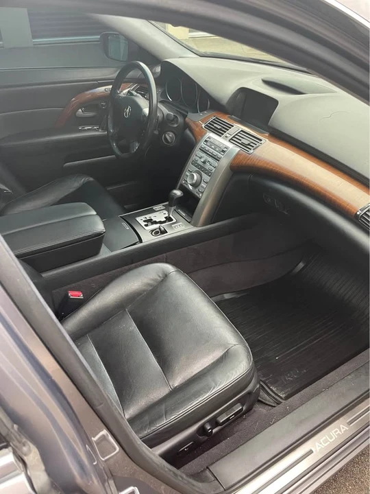 2005 Acura RL 2nd Gen - Image 9 of 16
