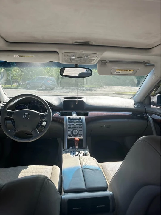 2005 Acura RL 2nd Gen - Image 2 of 12