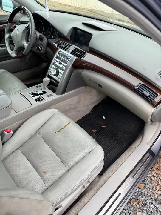2005 Acura RL 2nd Gen - Image 12 of 13