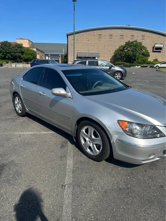 2005 Acura RL 2nd Gen - Image 9 of 12