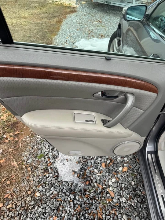 2005 Acura RL 2nd Gen - Image 11 of 13