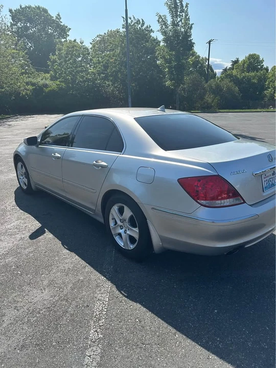 2005 Acura RL 2nd Gen - Image 8 of 12