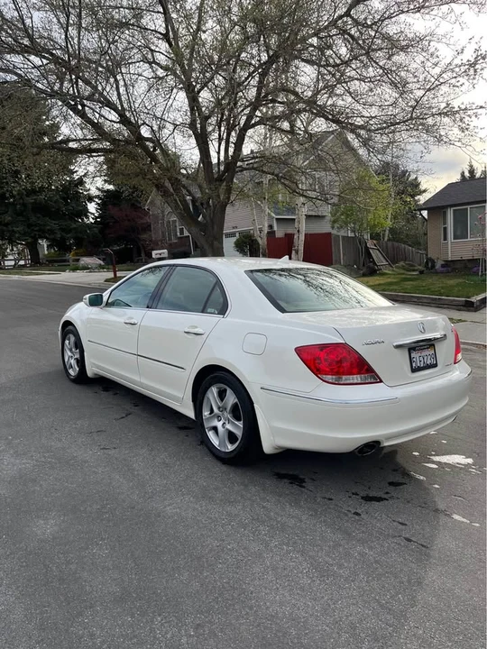 2005 Acura RL 2nd Gen - Image 4 of 18
