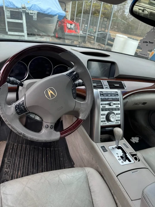2005 Acura RL 2nd Gen - Image 8 of 13