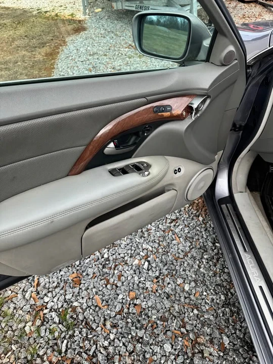 2005 Acura RL 2nd Gen - Image 9 of 13