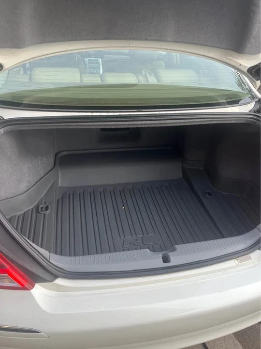 2005 Acura RL 2nd Gen - Image 11 of 18