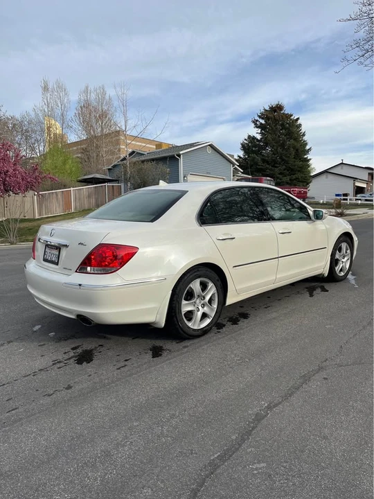 2005 Acura RL 2nd Gen - Image 2 of 18