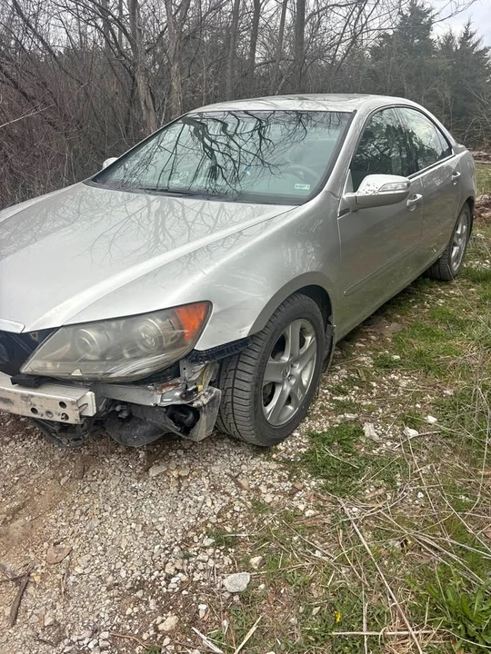 2005 Acura RL 2nd Gen - Image 2 of 9