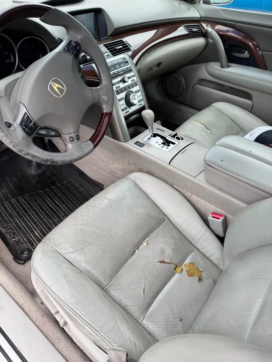 2005 Acura RL 2nd Gen - Image 6 of 13