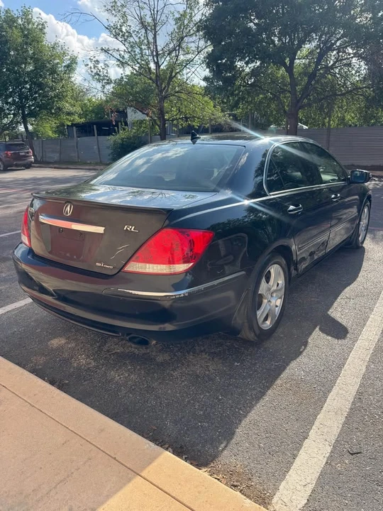 2005 Acura RL 2nd Gen - Image 4 of 12