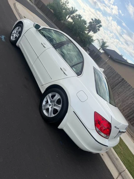 2005 Acura RL 2nd Gen - Image 4 of 10