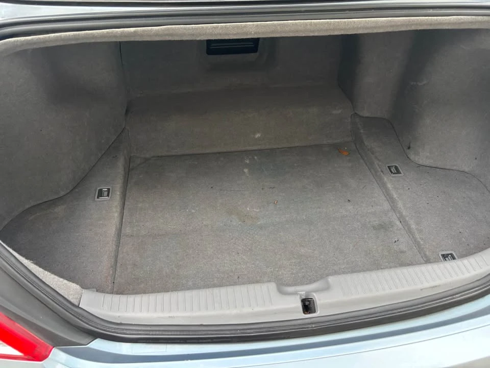2005 Acura RL 2nd Gen - Image 11 of 20