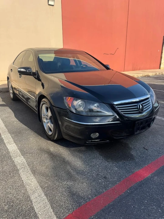 2005 Acura RL 2nd Gen - Image 2 of 12