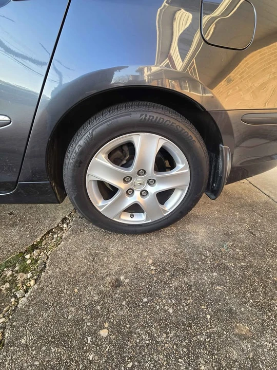 2005 Acura RL 2nd Gen - Image 3 of 8