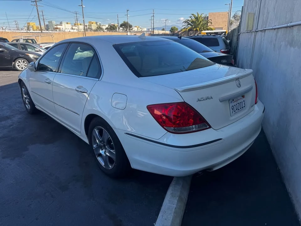 2005 Acura RL 2nd Gen - Image 4 of 11