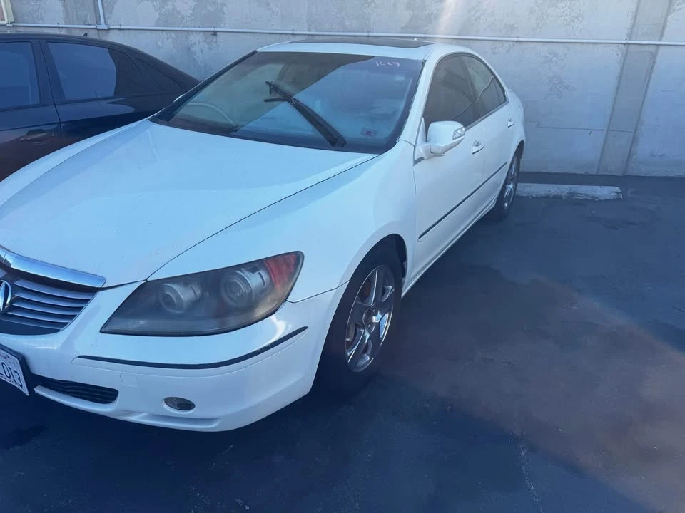 2005 Acura RL 2nd Gen - Image 2 of 11