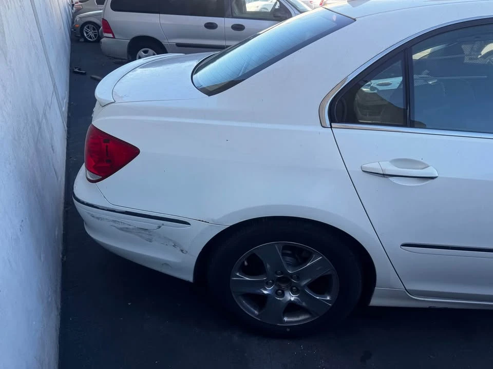 2005 Acura RL 2nd Gen - Image 6 of 11